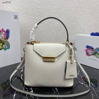 prada女包 普拉達2020專櫃爆款 1BN012 Prada十字紋牛皮肩背女包 Prada手提水桶包  pyd2341