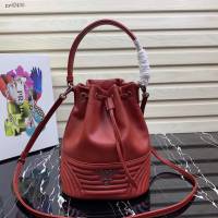 prada女包 普拉達2020最新款繡線水桶包 時尚百搭 prada手腕包 1BH038 Prada單肩手提包  pyd2400