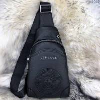 VERSACE男包 专柜爆款 最新款 顶级牛皮 范思哲男士胸包 贴心设计耳机孔 8563  rdn1034