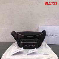 BALENCIAG巴黎世家 真皮胸包  BL1711