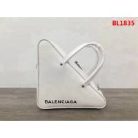 BALENCIAG巴黎世家 17秋冬 爆款三角包 原版進口皮 476975  BL1835