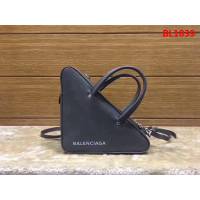 BALENCIAG巴黎世家 17秋冬 爆款三角包 原版進口皮 476975  BL1839