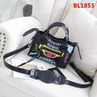 BALENCIAG巴黎世家 塗鴉機車包 QC057 爆裂紋羊皮 手提肩背斜挎包  BL1853