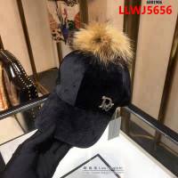 DIOR迪奧 火爆新款 羊絨搭配毛球鴨舌帽 6881906 LLWJ5656