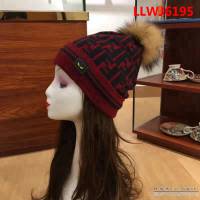 FENDI芬迪 秋冬新款 爆款簡單大氣 羊毛配狐狸毛球針織帽 LLWJ6195