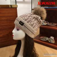 FENDI芬迪 秋冬新款 爆款簡單大氣 羊毛配狐狸毛球針織帽 LLWJ6198