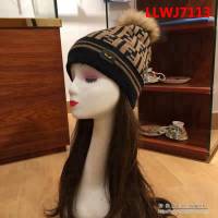 FENDI芬迪 秋冬新款 時尚百搭羊毛配狐狸毛球針織帽 LLWJ7113