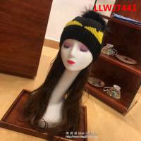 FENDI芬迪 秋冬新款 原單小怪獸 羊毛線配狐狸毛球針織帽 LLWJ7443