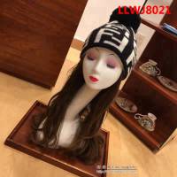 FENDI芬迪 爆款 水貂絨配大毛球 原單帽子 LLWJ8021