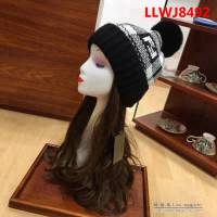 FENDI芬迪 爆款 羊絨混紡配大毛球原單針織帽 LLWJ8492