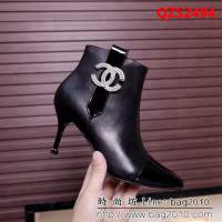 CHANEL香奈兒 經典款 牛皮+漆皮 專櫃 高跟時尚短靴 QZS2494