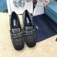 PRADA普拉達 2019頂級版本 刺繡系列 春夏時尚 粗跟方頭單鞋 網紅同款  ljl1035