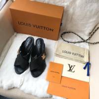 LV路易威登 18ss春夏涼拖系列 荔枝紋牛皮 簡約大方 女粗跟涼拖鞋  ljl1623