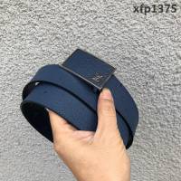 路易威登LV 新版Metropole腰帶 M9060T 飾有圓形斜體LV logo壓紋 休閒商務百搭男士皮帶  xfp1375