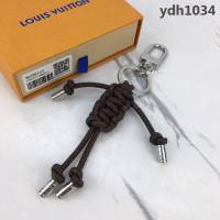 路易威登LV 頂級原單 M62883老花 MR LOUIS 包飾 鑰匙扣 金屬端頭刻有LV字母  ydh1034
