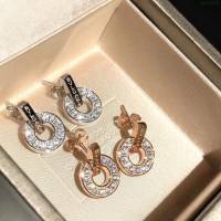 Bvlgari飾品 寶格麗羅馬系列 經典圓盤鑽石字母耳釘  zgbq3108