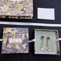 Dior飾品 迪奧經典熱銷款CD雕刻復古金屬耳釘  zgd1416