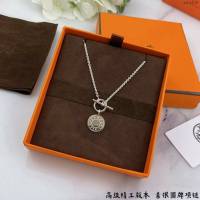 Hermes首飾品 愛馬仕925素銀圓牌項鏈 Hermes新款實心純銀女項鏈  zgh1519