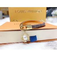 Louis Vuitton新款飾品 路易威登老花皮手鏈 LV羽毛包珍珠手環  zglv2163