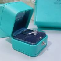 Tiffany純銀飾品 蒂芙尼女士專櫃爆款方鑽四爪鑲嵌戒指  zgt1770