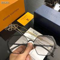 LV路易威登 經典方框 各大網紅熱愛款 配帶火熱鏈條 女款太陽鏡  lly1125