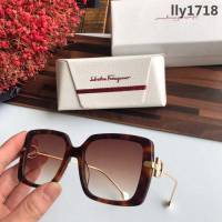 Ferragamo菲拉格慕 新品 方形經典馬蹄扣修鏡腿 女款太陽鏡 SF913S  lly1718