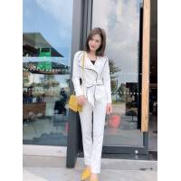 Chanel香奈兒 法國專櫃同步新款 2019春裝 氣質款 領口釘珠西服套裝 時尚經典款 白色  xly1246