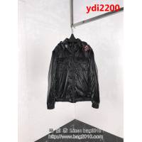 GVC紀梵希 18SS秋冬新款 原版LOGO五金 亮面防水 男款羽絨服 ydi2200