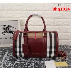 BURBERRY巴寶莉 經典款 巴寶莉專用格子布配臻選光滑小牛皮枕頭包 39141  Bhq1024