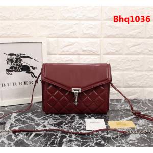 BURBERRY巴寶莉 時裝秀 主打配飾 羔羊皮斜挎包 18235  Bhq1036