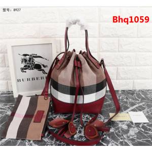 BURBERRY巴寶莉 原單 爆款 實用耐久 Canvas 格紋水桶包 搭配可拆式拉鏈零錢袋 803231  Bhq1059