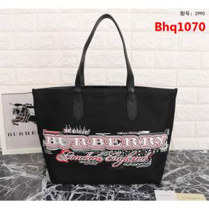 BURBERRY巴寶莉 雙面兩用托特包 塗鴉圖案 大號格紋圖案 2990  Bhq1070