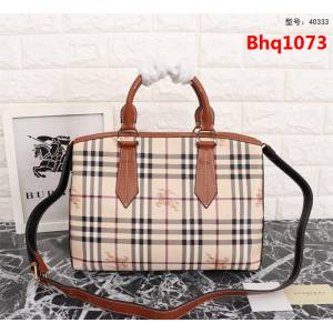 BURBERRY巴寶莉 最新爆款 40333 標誌性手袋 The Saddle PVC材質配原版牛皮  Bhq1073