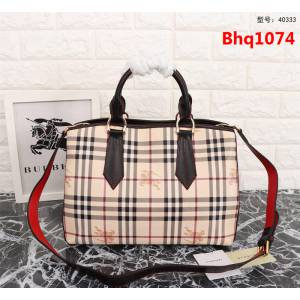 BURBERRY巴寶莉 最新爆款 40333 標誌性手袋 The Saddle PVC材質配原版牛皮  Bhq1074