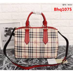 BURBERRY巴寶莉 最新爆款 40333 標誌性手袋 The Saddle PVC材質配原版牛皮  Bhq1075