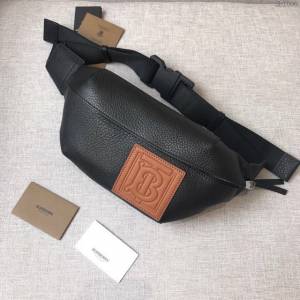 Burberry專櫃新款包包 巴寶莉黑色全皮腰包胸包挎包  db1006
