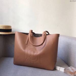 Burberry專櫃新款女包 大號Burberry壓花徽章 巴寶莉敞口托特包  db1086