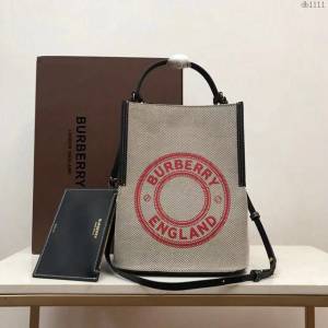 Burberry專櫃新款女包 巴寶莉馬術風格帆布水桶包手腕包肩背包  db1111