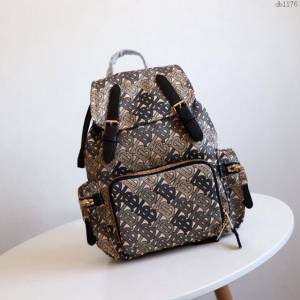 Burberry專櫃新款雙肩包 巴寶莉The Rucksack中號專屬標識印花尼龍軍旅背包  db1176