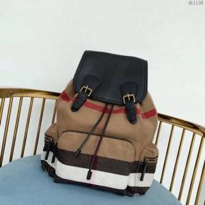 Burberry專櫃新款雙肩包 巴寶莉大號The Rucksack軍旅背包  db1198