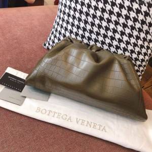 Bottega Veneta女包 寶緹嘉steny包 19新款BV鱷魚紋大號雲朵包 軍綠色  gxz1090
