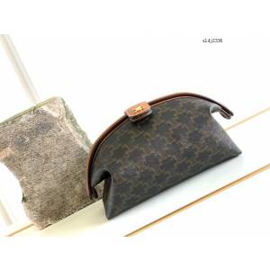 Celine專櫃2022新款TRIOMPHE CANVAS標誌印花牛皮革手袋 賽琳手拿化妝包洗漱包 sldj2336