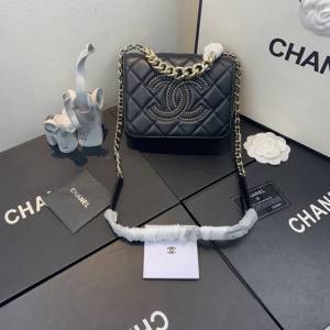 Chanel女包 AS1514 Chanel2020年新款包 鉚釘香香Logo Chanel鏈條單肩斜挎小號包  djc3993