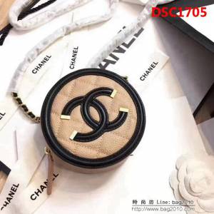 香奈兒CHANEL新品Chane*菱格球紋復古盒子造型 搭配精緻小巧 皮裹logo DSC1705