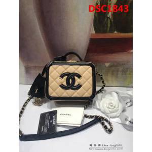 香奈兒CHANEL 93341鏈條化妝包 2018新品魚子醬牛皮包 DSC1843