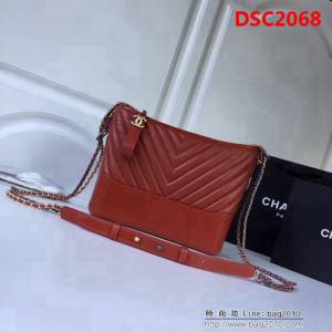 香奈兒CHANEL2018年新款V格 Chanel Gabrielle 橙紅色鏈條流浪包 DSC2068