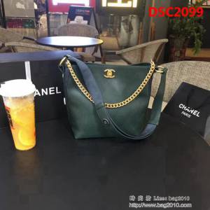 香奈兒CHANEL 93659 93660 2018秋冬 小牛皮金屬扣肩帶嬉皮包手提單肩包 DSC2099