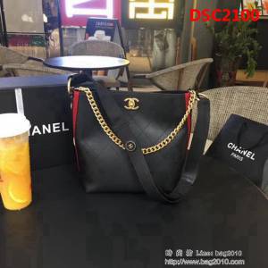香奈兒CHANEL 93659 93660 2018秋冬 小牛皮金屬扣肩帶嬉皮包手提單肩包 DSC2100