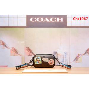 COACH蔻馳 31349 新款 徽章相機包 迪士尼米奇合作限量版 彩虹寬版肩帶  Chz1067