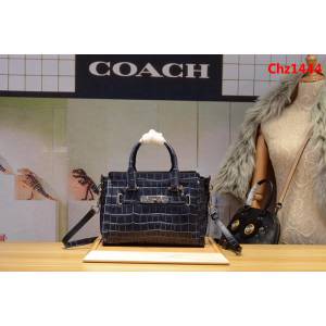 COACH蔻馳 海外代購 新款 女士鉚釘毛絨眼睛怪 小號貝殼包 怪獸風 22780  Chz1444